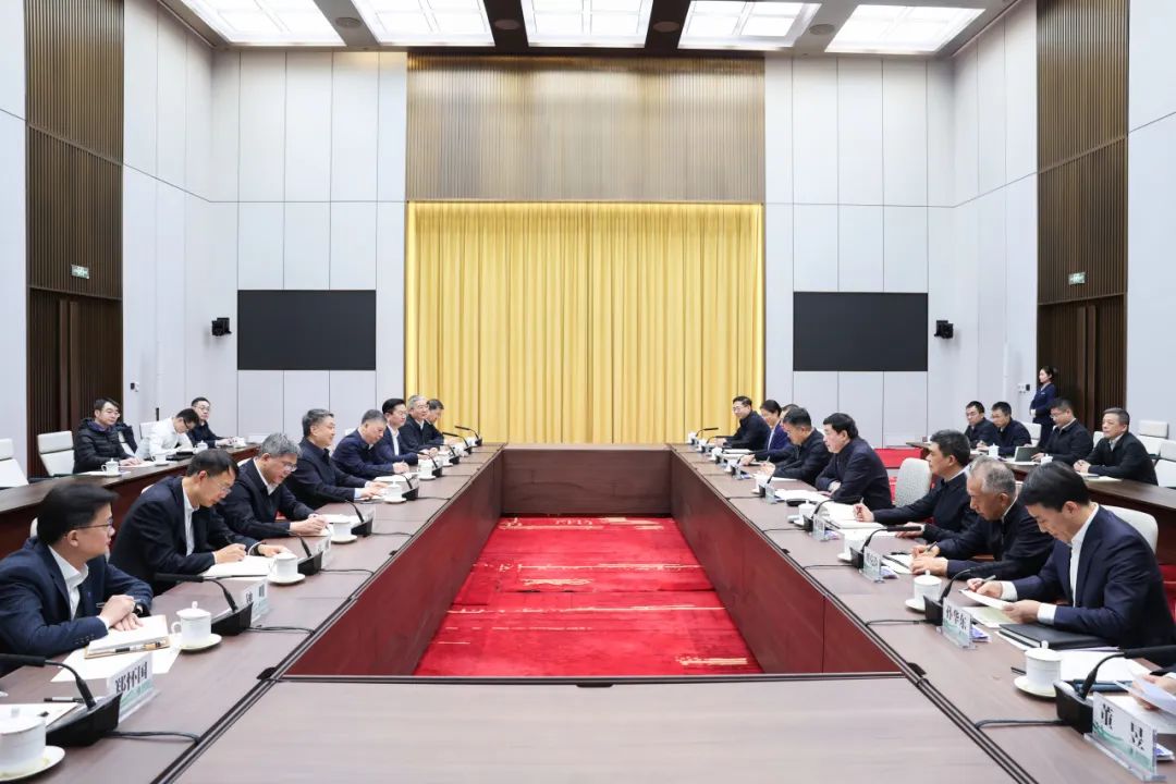 溫樞剛張文峰與國(guó)家電網(wǎng)董事長(zhǎng)張智剛、總經(jīng)理龐驍剛會(huì)談