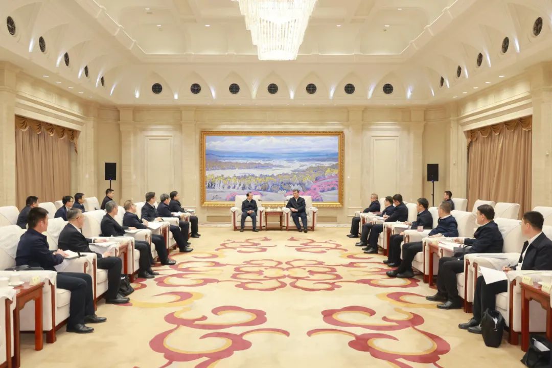 華電集團(tuán)黨組書記、董事長江毅與新疆維吾爾自治區(qū)主要領(lǐng)導(dǎo)舉行會談