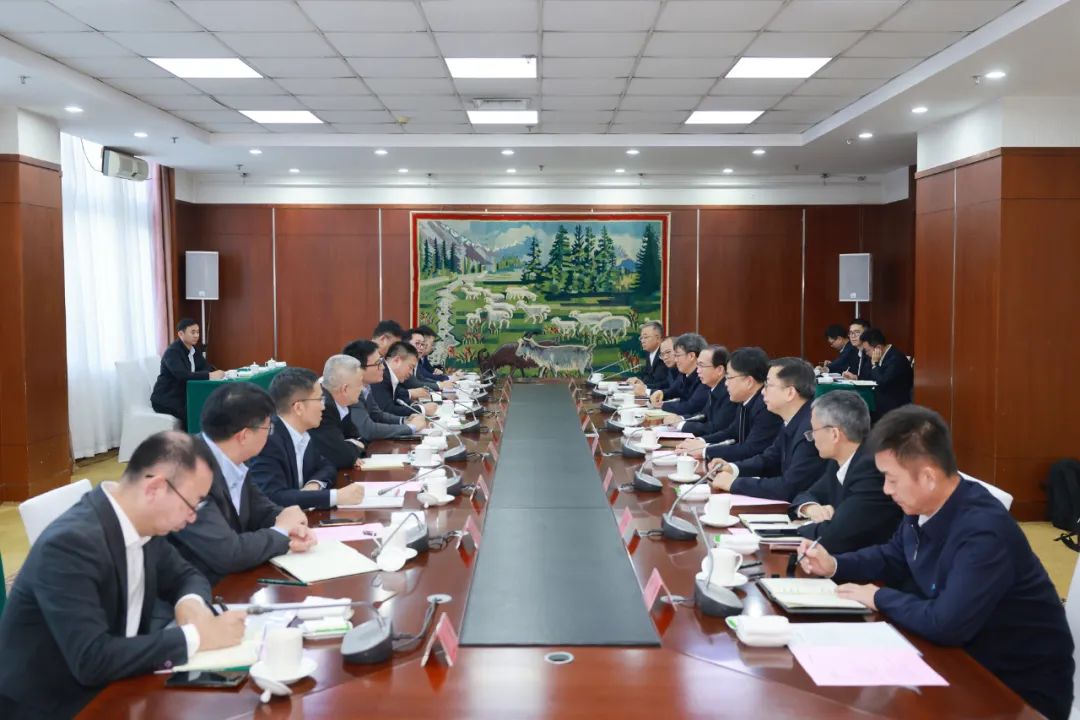 華電集團(tuán)黨組書記、董事長(zhǎng)江毅與上海電氣黨委書記、董事長(zhǎng)吳磊舉行會(huì)談