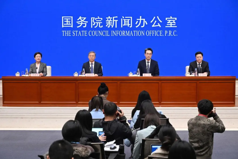 國家發(fā)改委：“沙戈荒”新能源基地加快建設(shè)，截至11月底，西北五省風(fēng)光裝機達(dá)到280GW左右