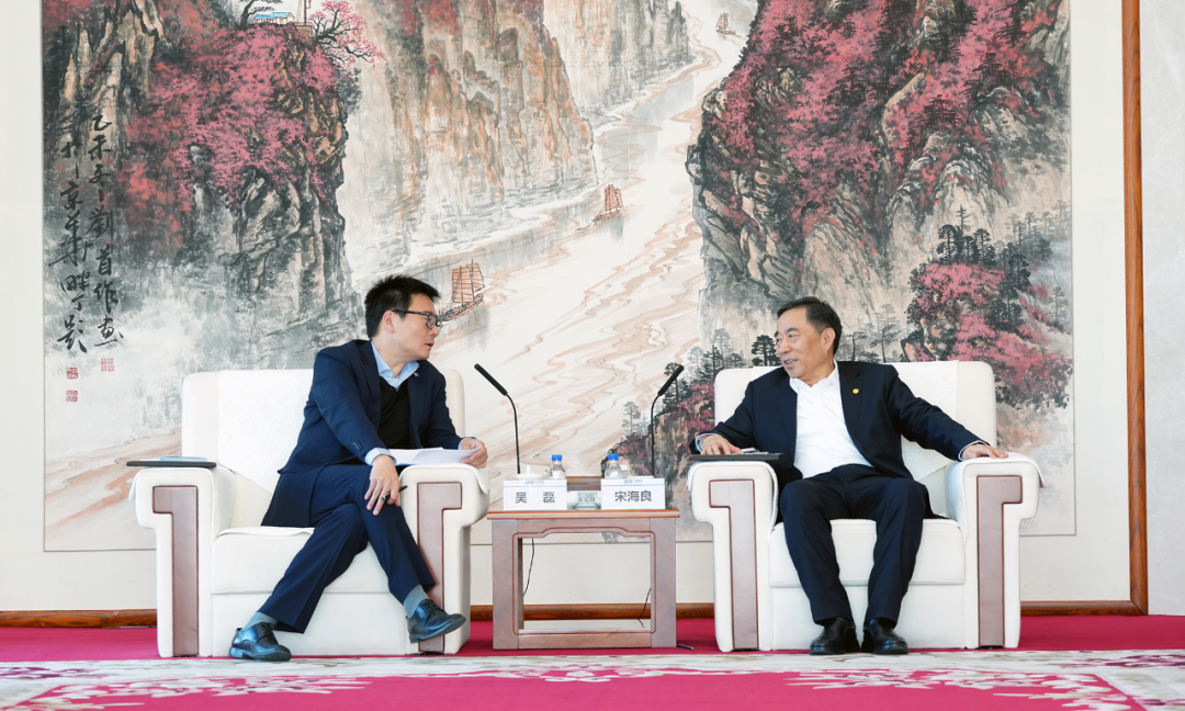 中國(guó)能建黨委書(shū)記、董事長(zhǎng)宋海良與上海電氣黨委書(shū)記、董事長(zhǎng)吳磊會(huì)談