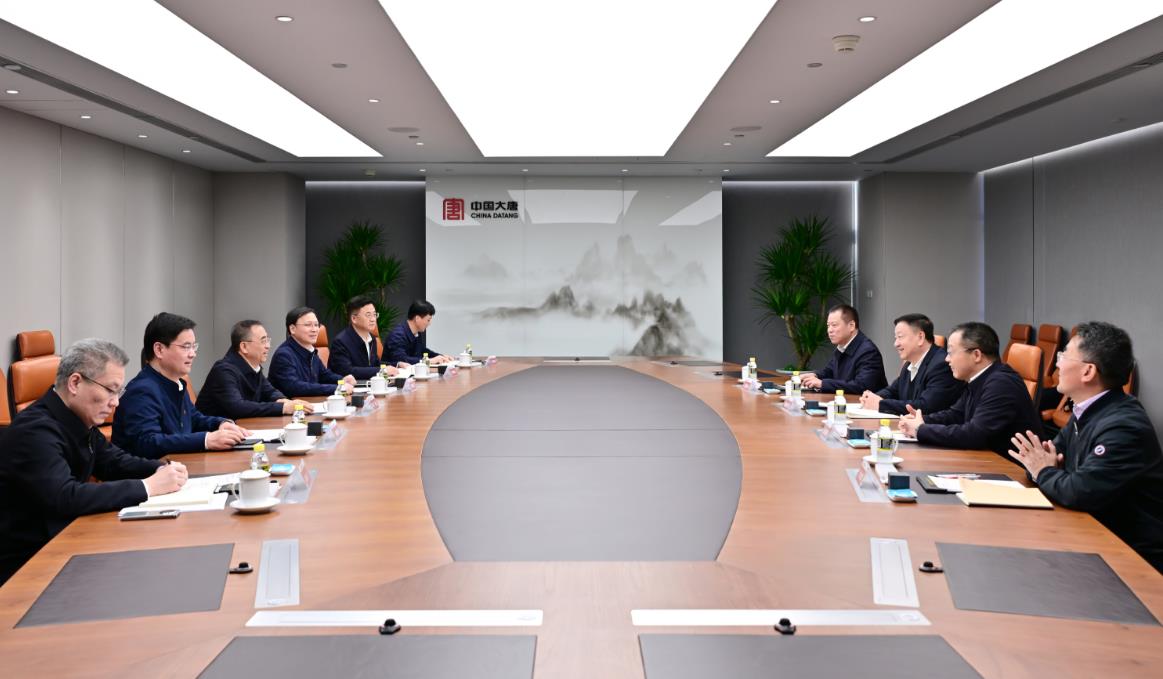 中國(guó)大唐董事長(zhǎng)鄒磊、總經(jīng)理張傳江與中廣核董事長(zhǎng)楊長(zhǎng)利、總經(jīng)理高立剛會(huì)談