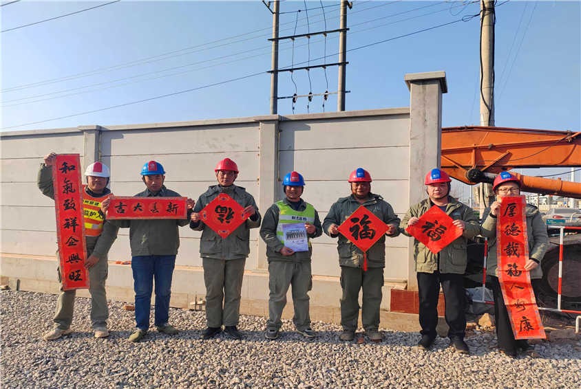 湖北荊力總包公司開展走進(jìn)重點(diǎn)工程項(xiàng)目部，送文化到工地一線慰問活動(dòng)