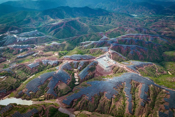 云南楚雄雙柏干海資一期200MW復合光伏發(fā)電項目成功并網投產