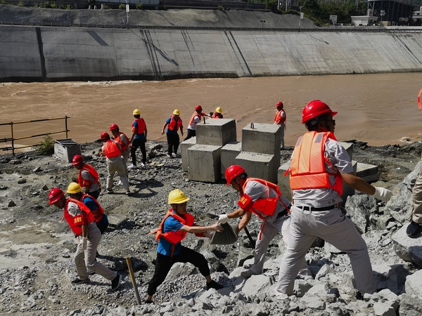 水電五局黨建“銀梭”織暖錦，江畔“擔(dān)當(dāng)”繪新程