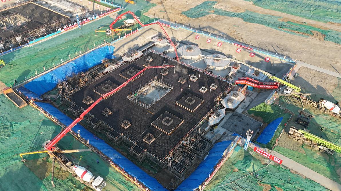 中能建建筑集團洛河百萬項目7號鍋爐、煙囪基礎混凝土澆筑完成