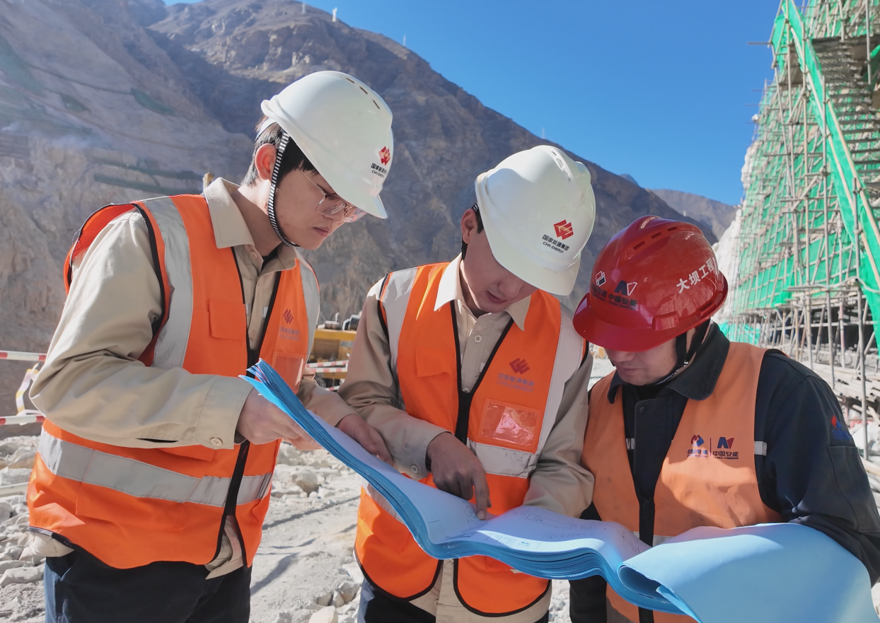 春節(jié)不打烊 工程鏖戰(zhàn)急