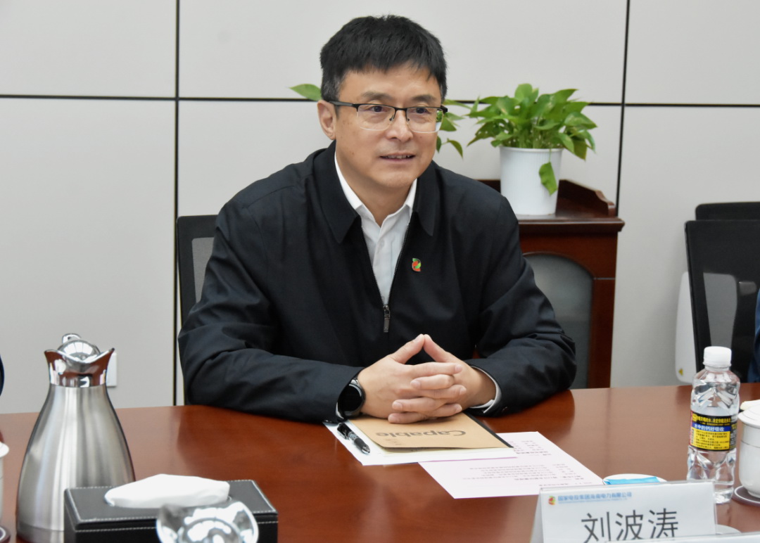 劉波濤會見?？谑形泵貢L、海口江東新區(qū)管理局黨委書記王明夫