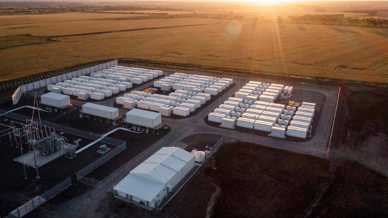 上海儲(chǔ)能超級(jí)工廠投產(chǎn)，馬斯克預(yù)測(cè)特斯拉能源業(yè)務(wù)將增長(zhǎng)至少50%