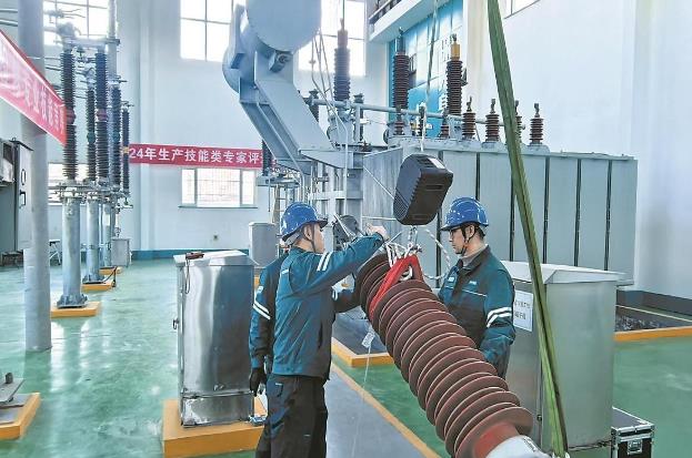 山西晉城供電研制組合器具，變壓器高壓套管吊裝無須登高