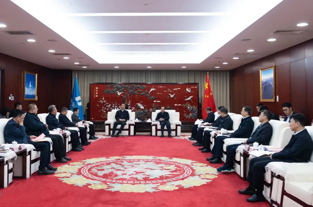 江毅與山西省委常委、常務(wù)副省長(zhǎng)盧東亮舉行會(huì)談