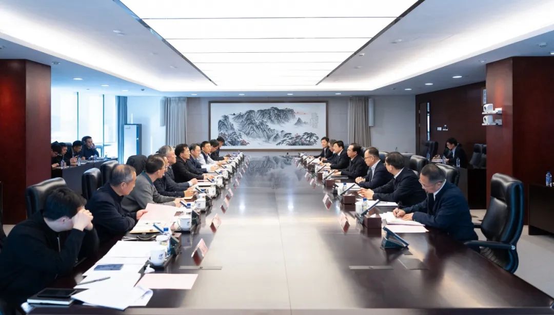 華電集團(tuán)董事長、黨組書記江毅與北京市政府黨組成員、副市長文獻(xiàn)舉行會(huì)談