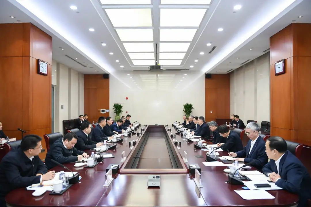華能集團董事長、黨組書記溫樞剛會見中國安能董事長陳奕輝、總經(jīng)理周慶豐