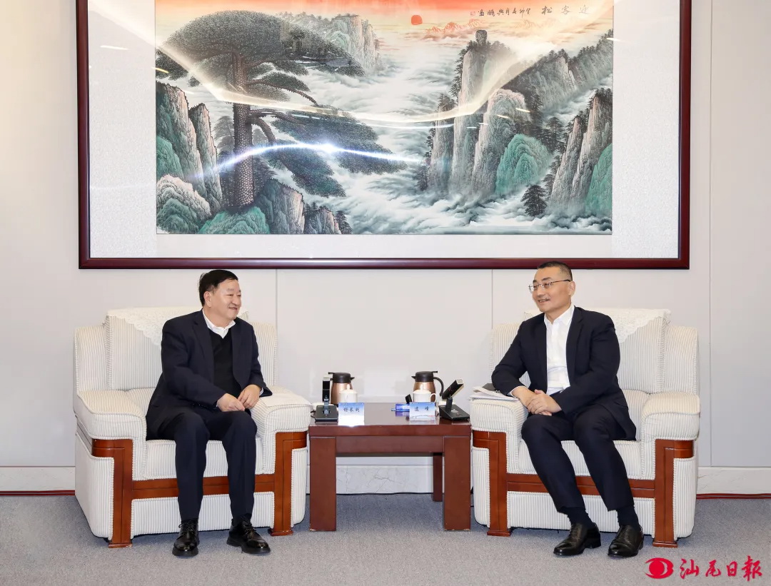 中廣核集團黨委書記、董事長楊長利與汕尾市委書記逯峰、市長鄭海濤會談