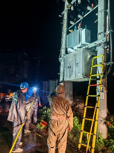 湖北通城：驚雷過(guò)后，150戶停電無(wú)訴求