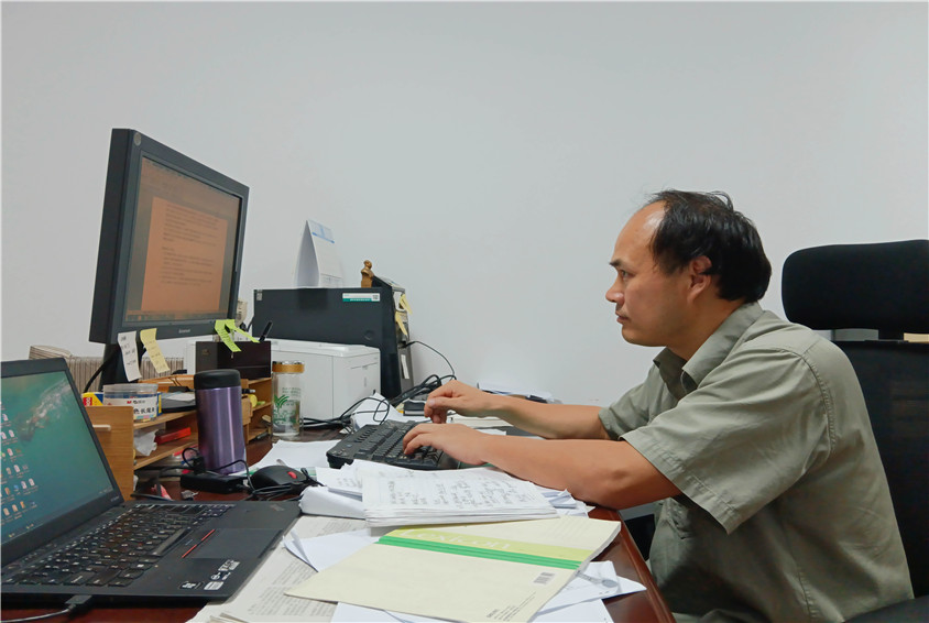 【老兵退伍  初心不改】周志勇： 執(zhí)筆如槍，他為萬家燈火寫春秋