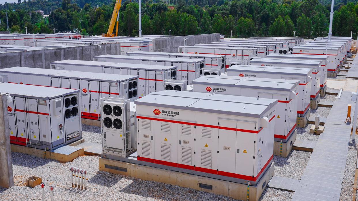 加速新型電力系統(tǒng)構建 鵬輝能源助力大理祥云縣工業(yè)園400MWh共享儲能電站并網