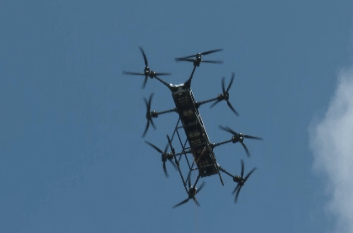 8軸16旋翼重載無(wú)人機(jī)在十堰上崗，助力電網(wǎng)建設(shè)