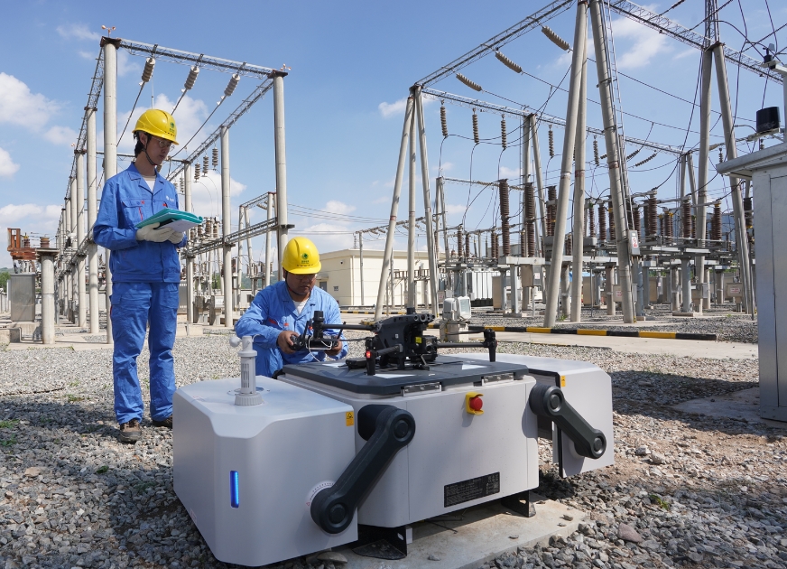 青海西寧供電公司首次應(yīng)用“無(wú)人機(jī)+全自動(dòng)機(jī)巢”全自主作業(yè)模式進(jìn)行巡檢